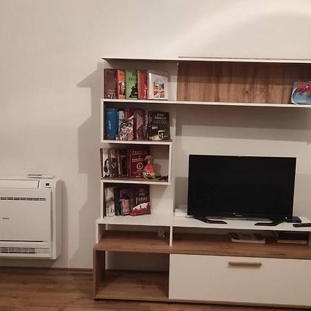 Modern Apartment In ティラナ エクステリア 写真