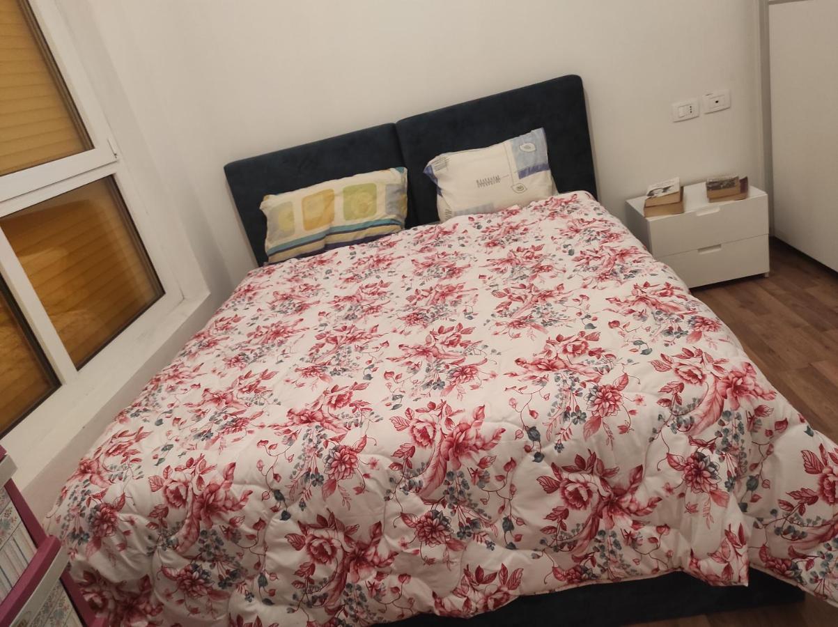 Modern Apartment In ティラナ エクステリア 写真